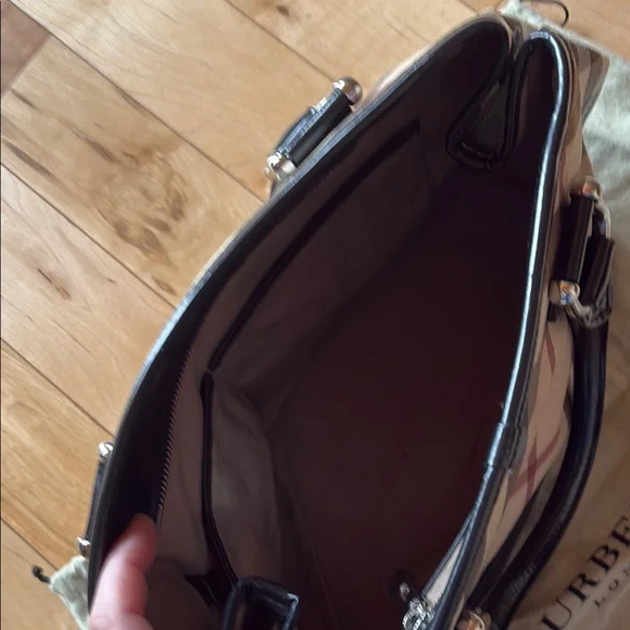 Burberry Black and Cream Satchel with Signature Design - Picture 3 of 5